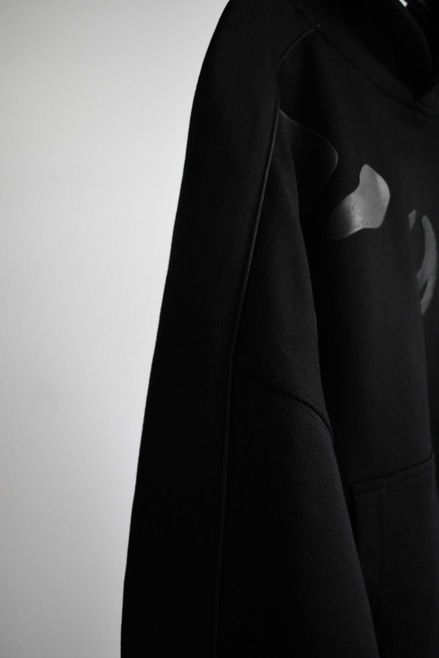 spine_hoodie.black