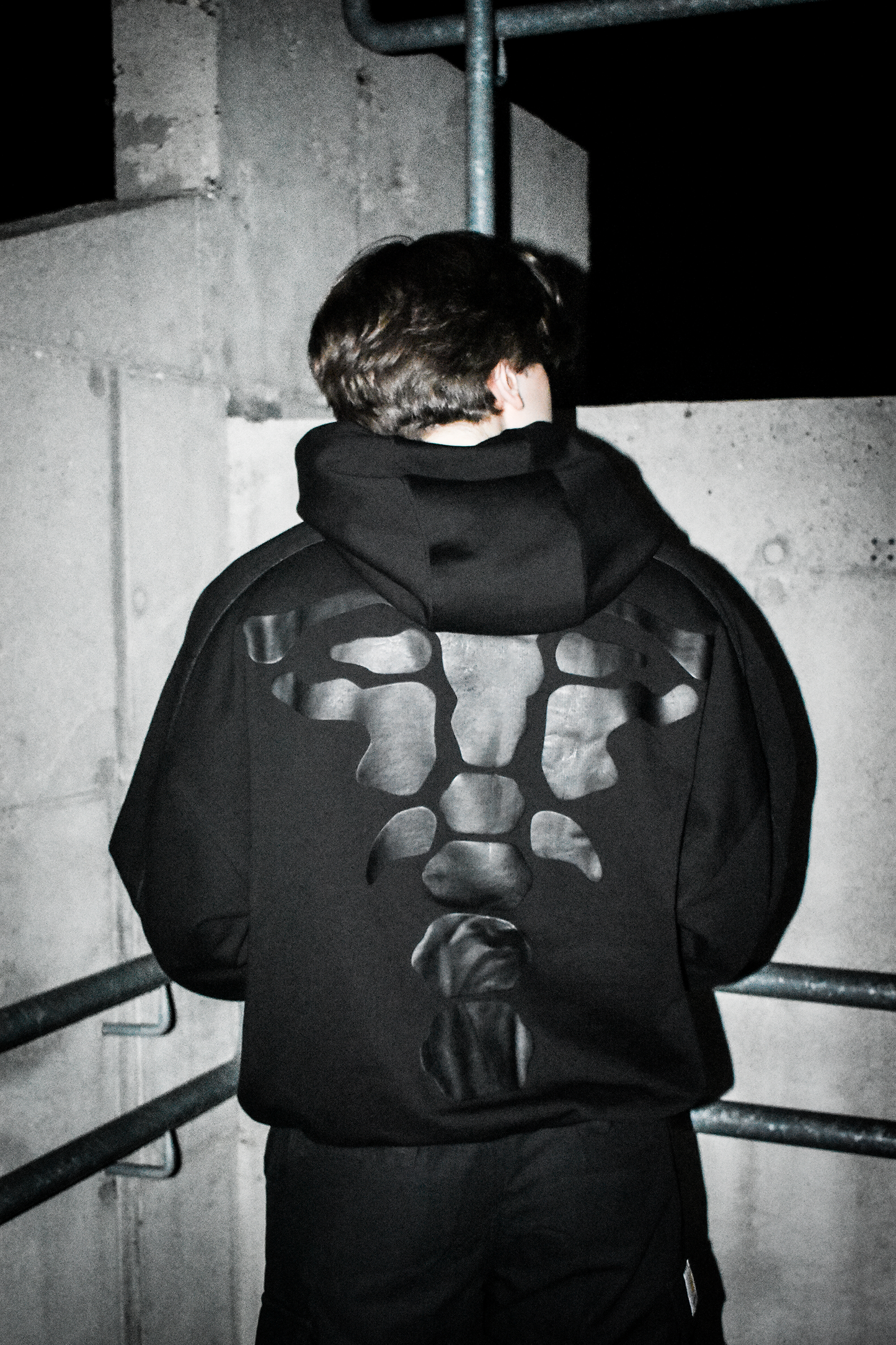 spine_hoodie.black